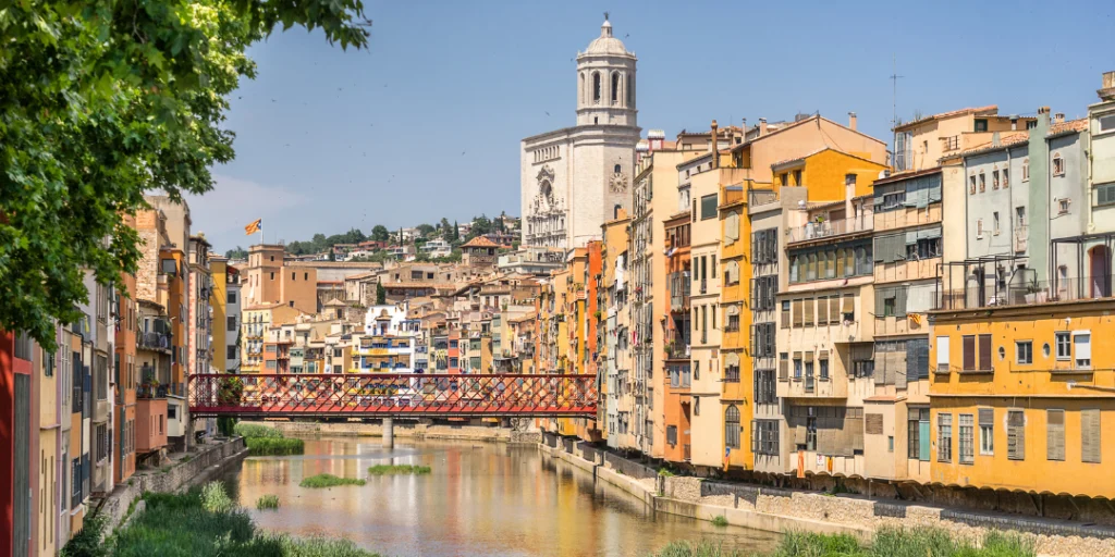 Antonio Izquierdo enseña Pilates clásico en Girona, combinando movimiento consciente, precisión técnica y energía vital.